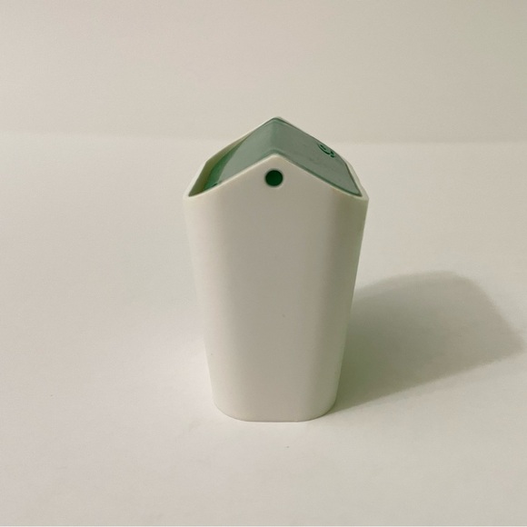 Vintage Sindy Pedigree Vacuum Cleaner and Garbage Can Doll Accessories - Picture 11 of 16